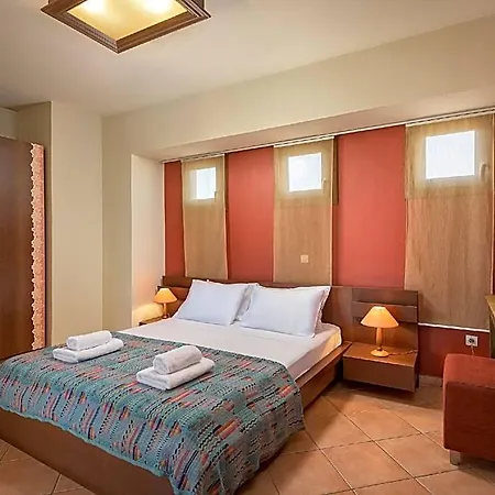Modern With Pool And Garden Hotel *