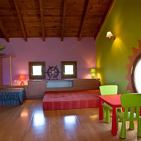 Modern With Pool And Garden Hotel Istrios